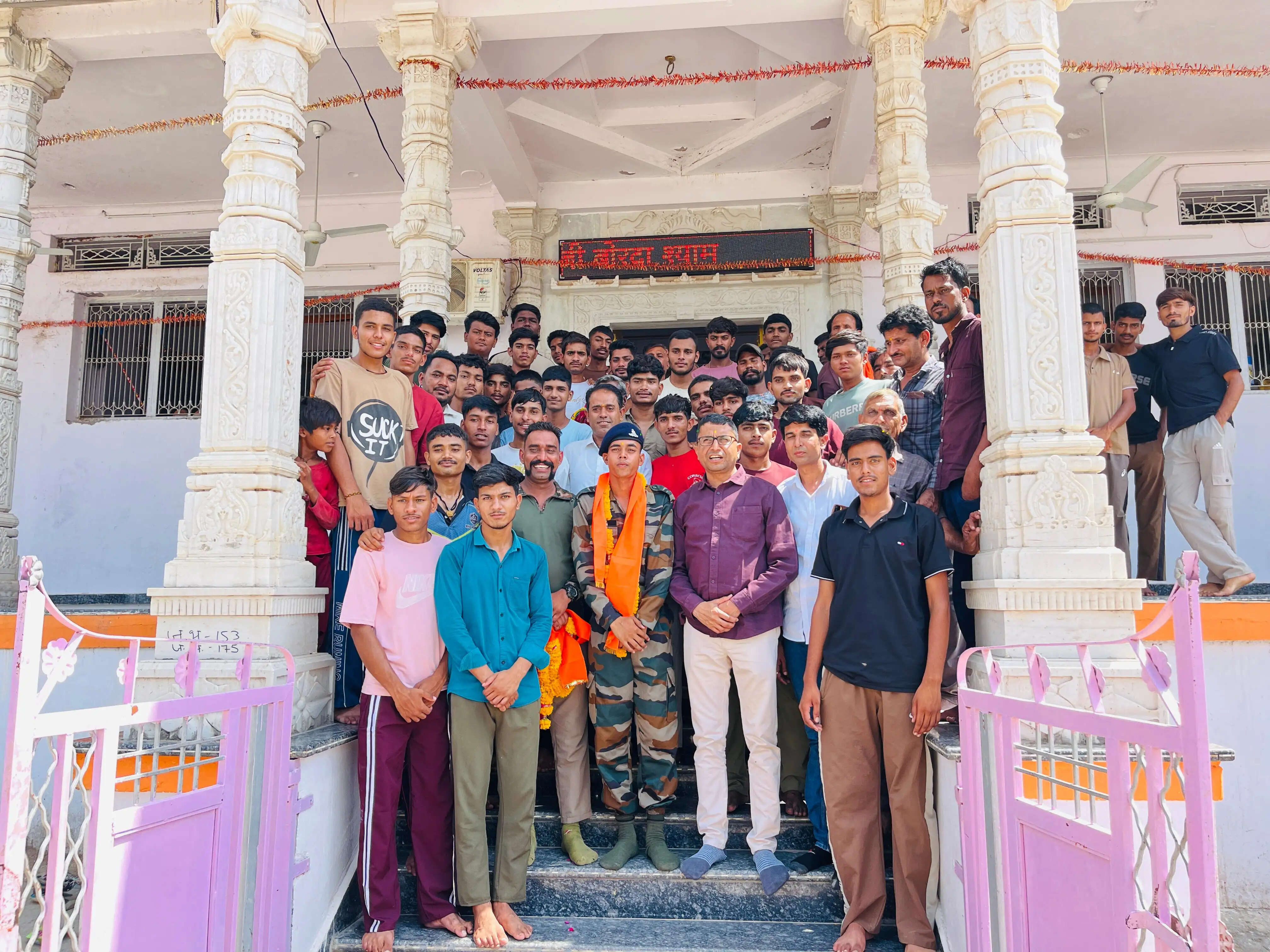 पिता की गांव में पंचर की दुकान, अग्निवीर बनकर लौटे किशन का विधायक ने किया स्वागत