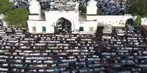 मप्र:अकीदत और सौहार्द के साथ&nbsp;मनाई जा&nbsp;रही बकरीद,&nbsp;प्रदेशभर की मस्जिदों में अदा हुई नमाज