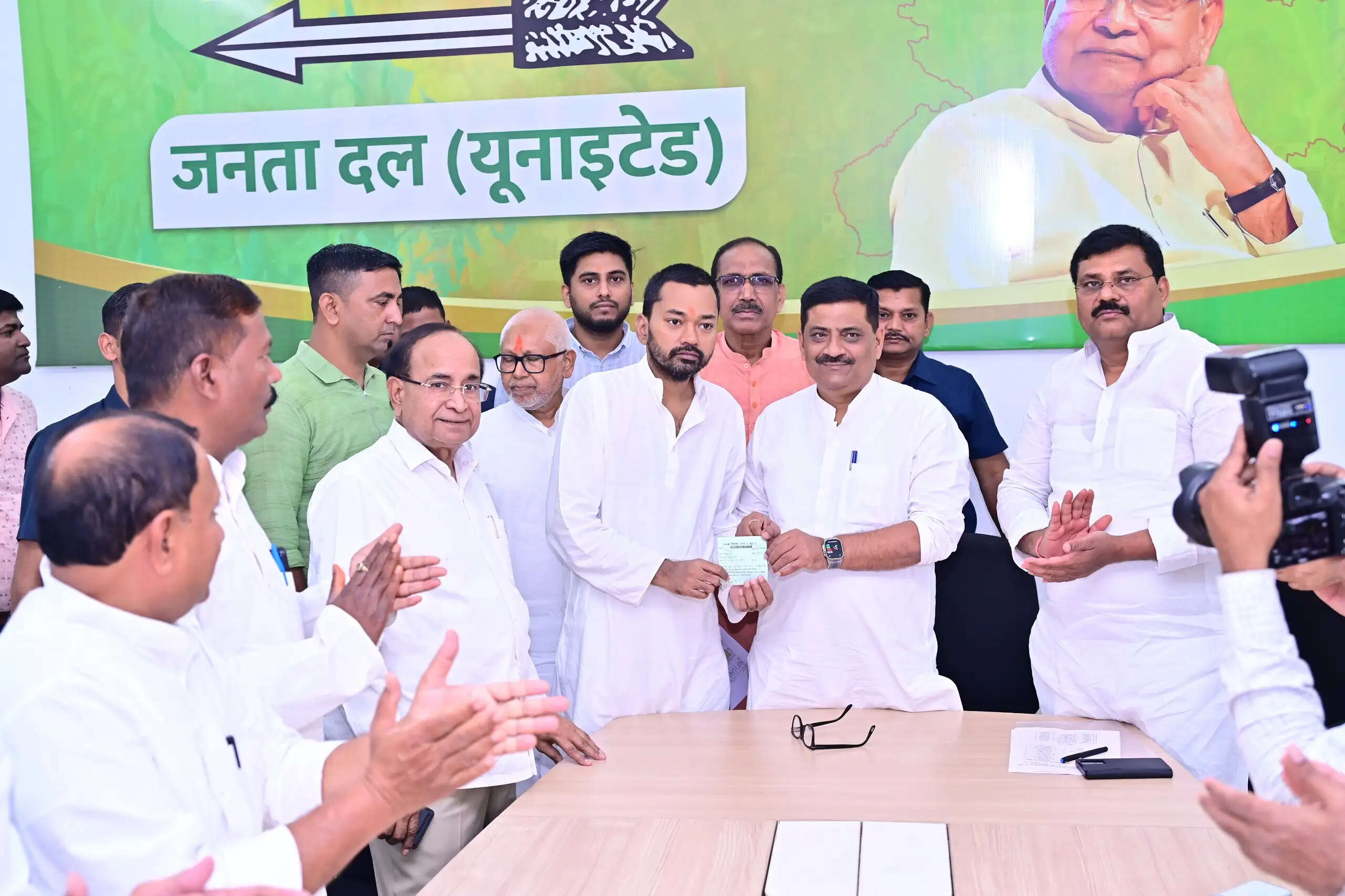 तिरहुत प्रमंडल के जिलाध्यक्षों-प्रखंड अध्यक्षों के&nbsp;साथ&nbsp;निशांत कुमार ने&nbsp;की&nbsp;बैठक, संगठन मजबूती पर जोर