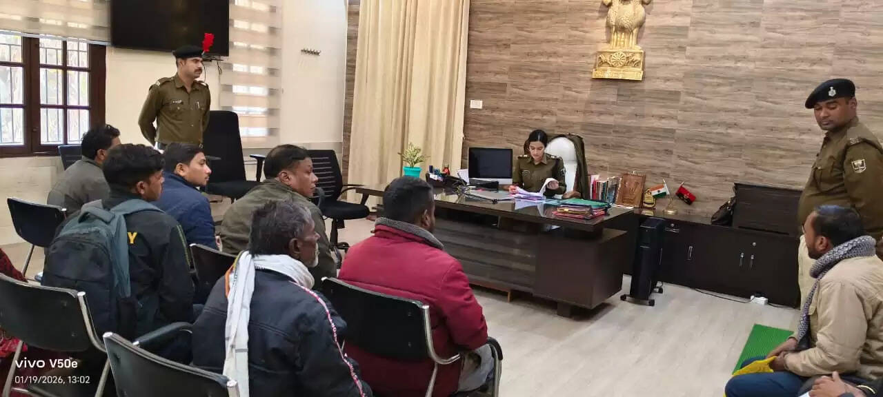 डीएम,एसपी सहित थानों में लगा जनता दरबार’ , मामलों का मौके पर हुआ समाधान