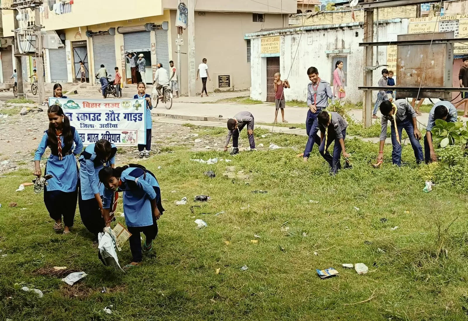 स्काउट गाइड ने स्वच्छता अभियान चलाकर गांधीजी को दी श्रद्धांजलि