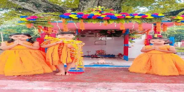 उत्साहपूर्वक मनाया गया ग्रीन डे व सावन महोत्सव
