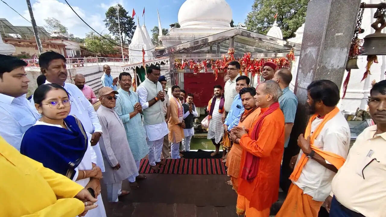 अनूपपुर: सेवा संकल्प अभियान का शुभारंभ, प्रभारी मंत्री ने माँ नर्मदा उद्गम पर की पूजा-अर्चना