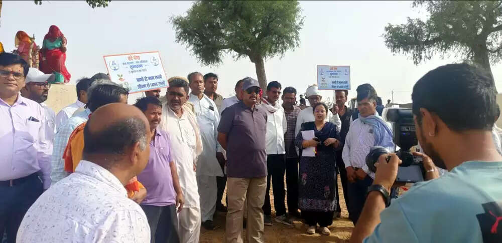 प्रभारी सचिव&nbsp;कृष्ण कुणाल ने जल संरक्षण का दिया संदेश, ग्रामीणों से किया संवाद