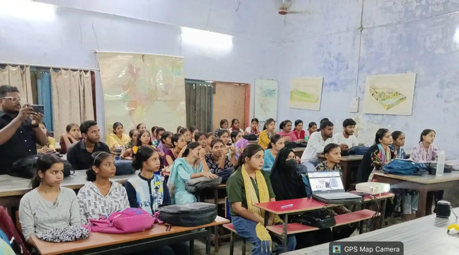 राजेन्द्र कॉलेज में युवा कनेक्ट कार्यक्रम का आयोजन, पी एम मोदी के वर्चुअल संवाद से जुड़े छात्र व एनएसएस स्वयंसेवक