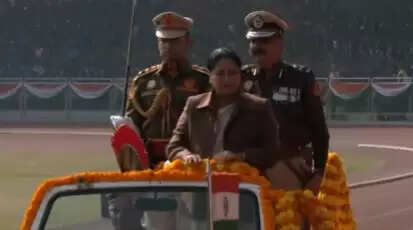 मुख्यमंत्री रेखा गुप्ता ने छत्रसाल स्टेडियम में गणतंत्र दिवस समारोह में ली सलामी