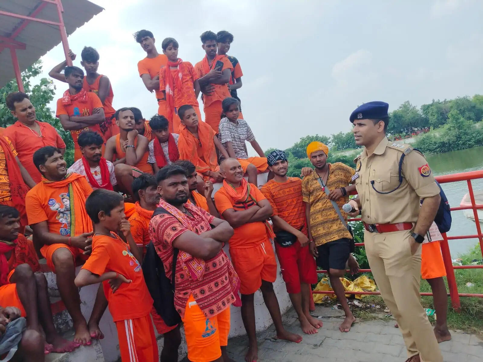 सावन के दूसरे सोमवार की पूर्व संध्या पर काशी विश्वनाथ धाम में उमड़ा आस्था का सैलाब
