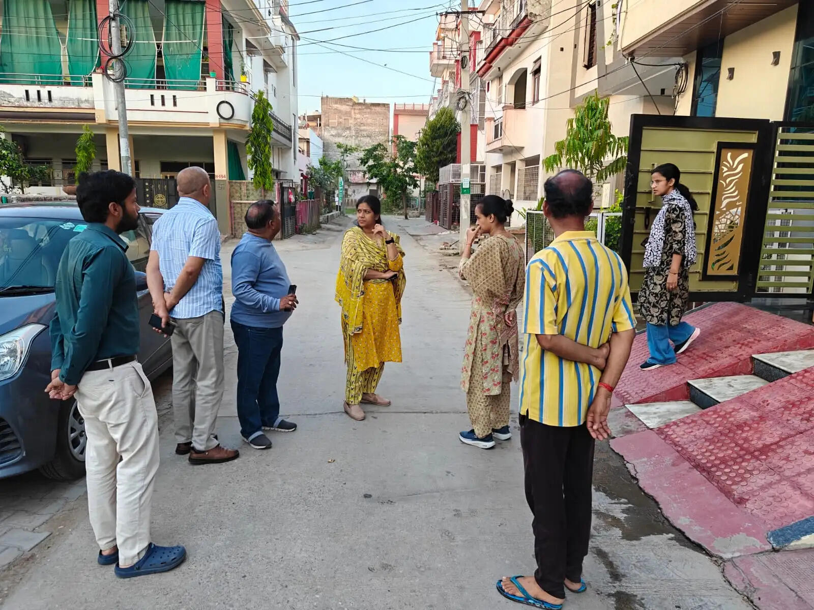 अलवर में पानी की समस्या को लेकर प्रशासन अलर्ट: अधिकारियों ने सुबह-सुबह घर-घर पहुंचकर जांची पेयजल व्यवस्था