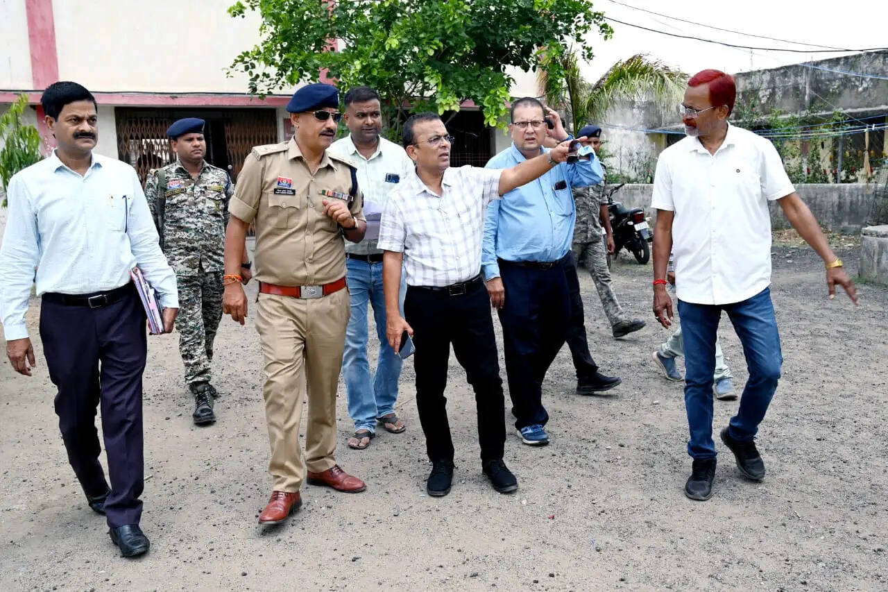 री-नीट यूजी 2026 परीक्षा की तैयारियों का कलेक्टर-एसपी ने लिया जायजा, परीक्षा केंद्रों का किया निरीक्षण