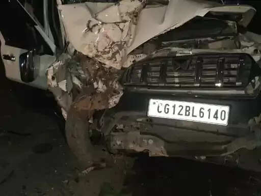 कोरबा : पिपरिया से लौटते समय पसान रेंजर और चालक गंभीर हादसे का शिकार, स्कॉर्पियो पेड़ से टकराई