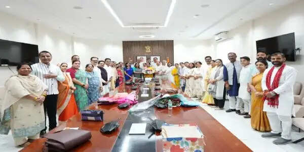 रेखा गुप्ता ने निगम की विभिन्न समितियों के पदाधिकारियों से मुलाकात कर उन्हें बेहतर दिल्ली बनाने का दिया मंत्र