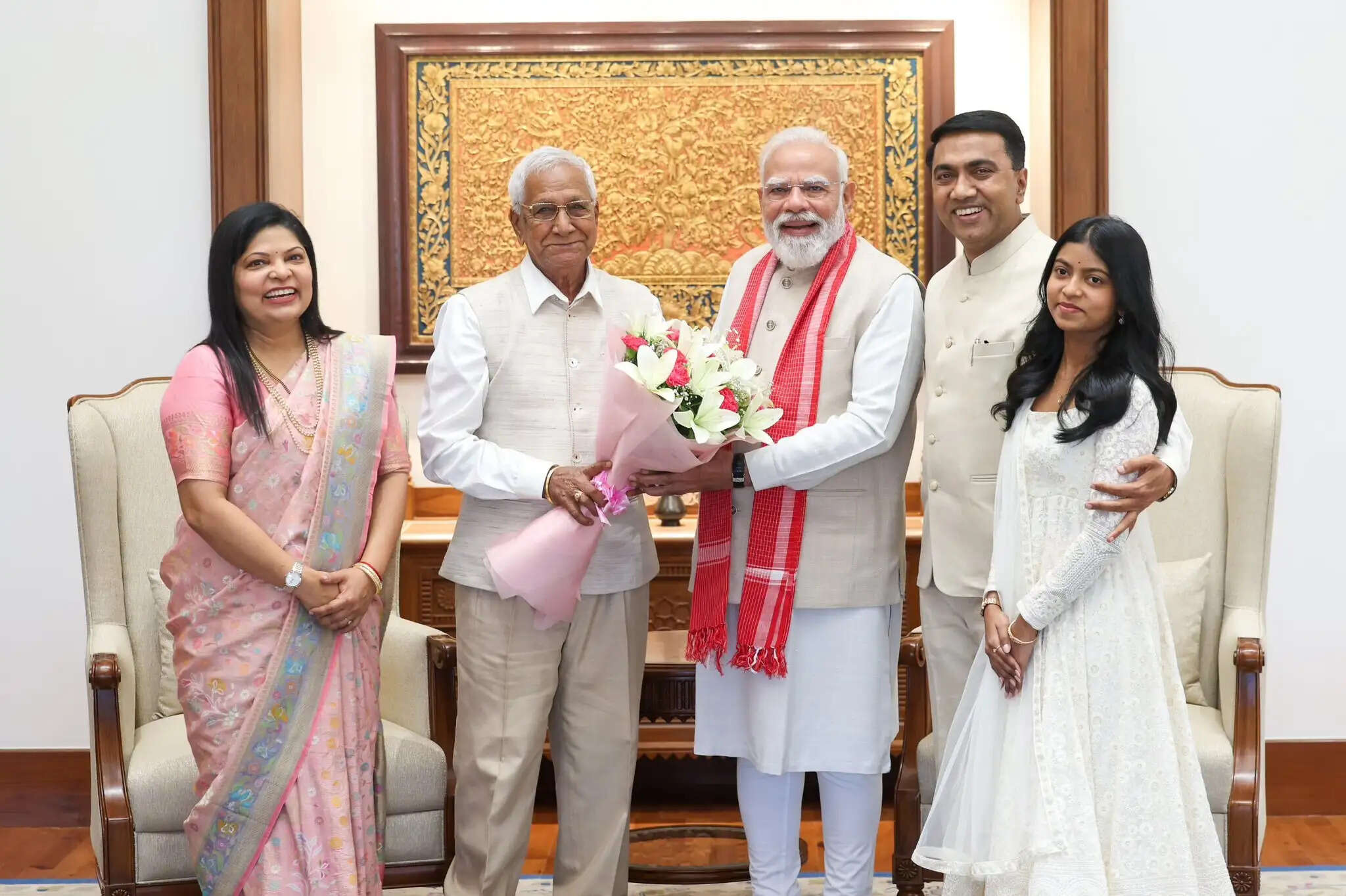 गोवा के मुख्यमंत्री प्रमोद सावंत ने परिवार के साथ प्रधानमंत्री मोदी से की मुलाकात