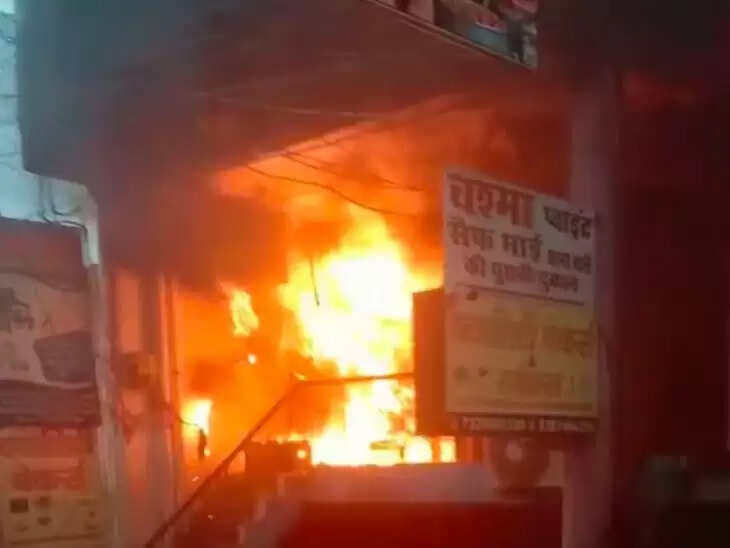 सर्जिकल दुकान में लगी आग, लाखों का माल जलकर खाक