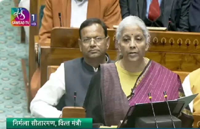 सरकार ने 16वें वित्त आयोग की सिफारिशें स्वीकार कीं