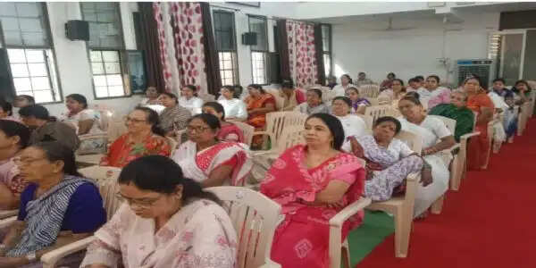 मां के संस्कारों से ही बनता है सुखी और समृद्ध परिवार