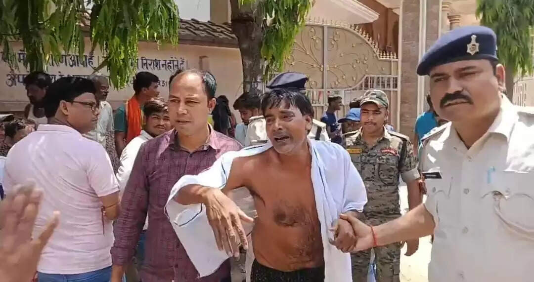 पत्नी की प्रताड़ना से तंग आकर पति ने की आत्मदाह की कोशिश