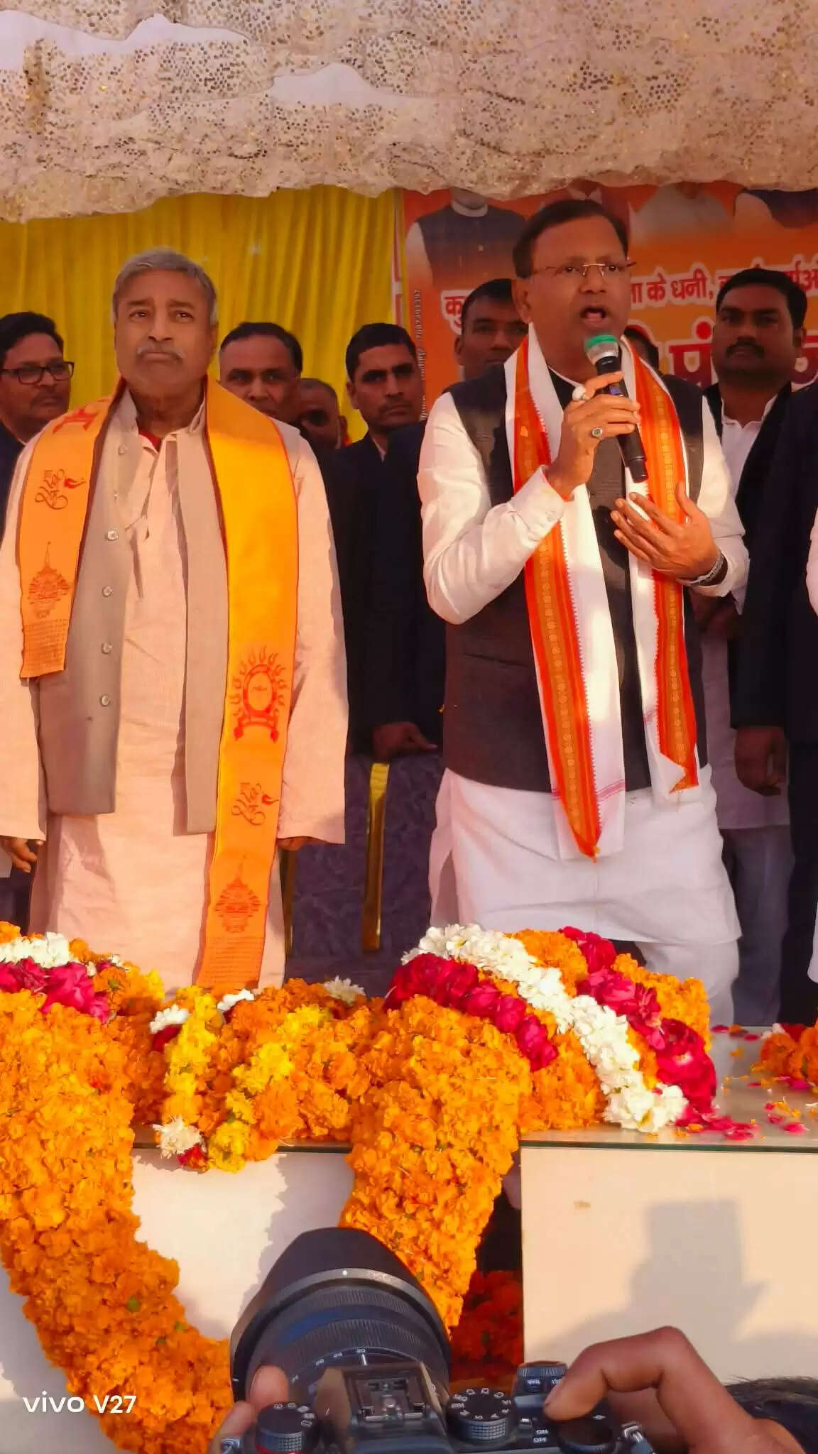 भाजपा प्रदेश अध्यक्ष पंकज चौधरी ने&nbsp;विनय कटियार का हाथ जोड़कर किया स्वागत , ऐसा अंदाज बन गया चर्चा का विषय