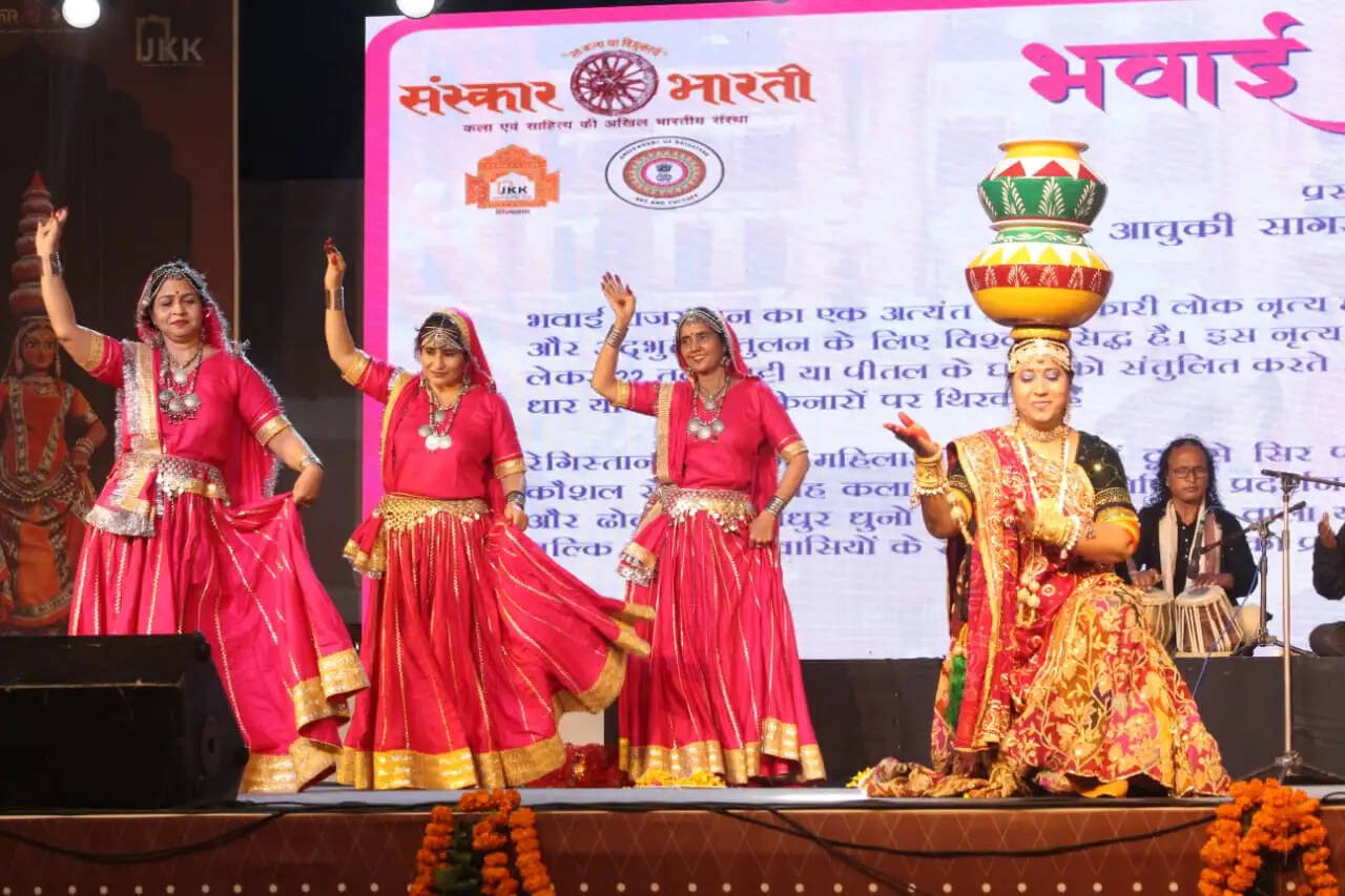 लोककला के मंच पर छाई फागुन की मस्ती: जमे धमाल और &nbsp;गींदड़ के रंग