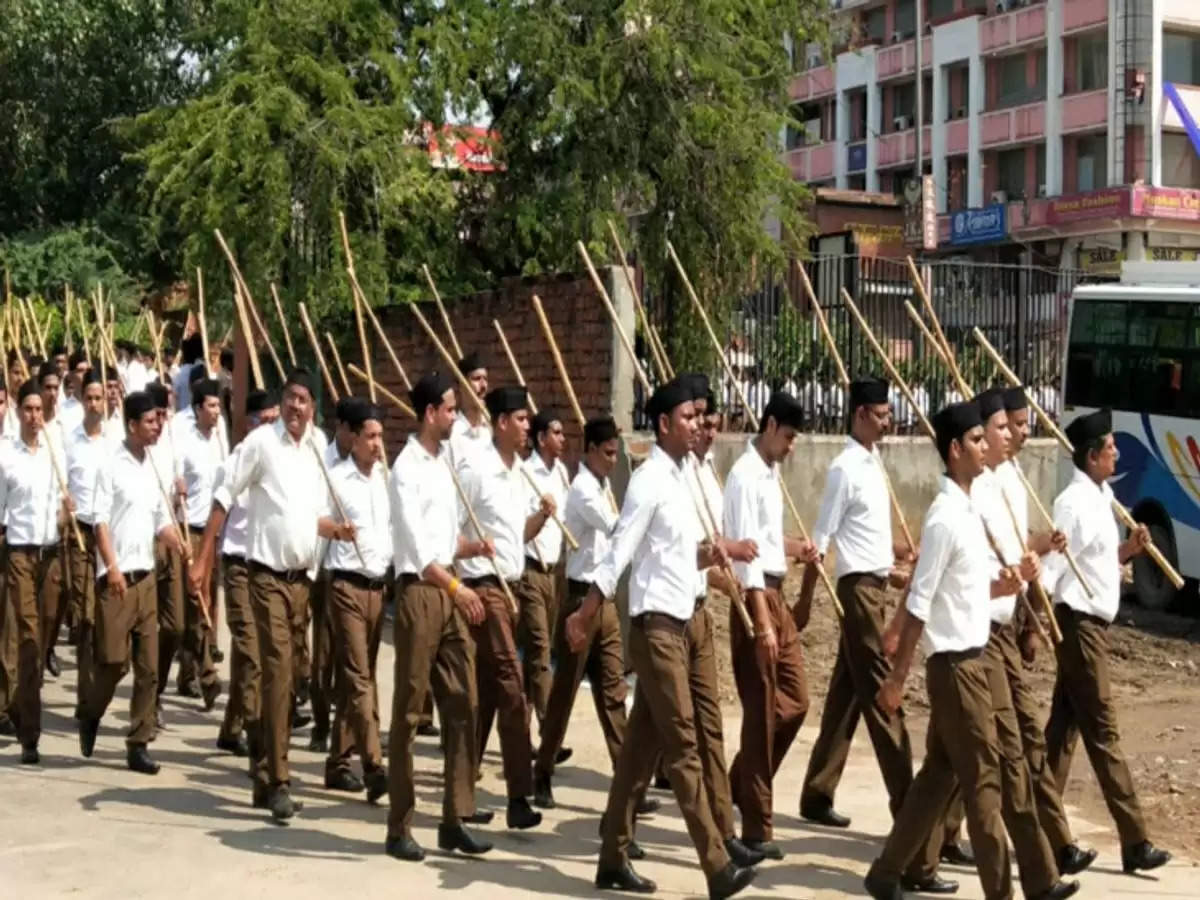 पथ संचलन में स्वयंसेवकों ने मिलाई कदमताल: भारत माता की जय से गूंजी राजधानी