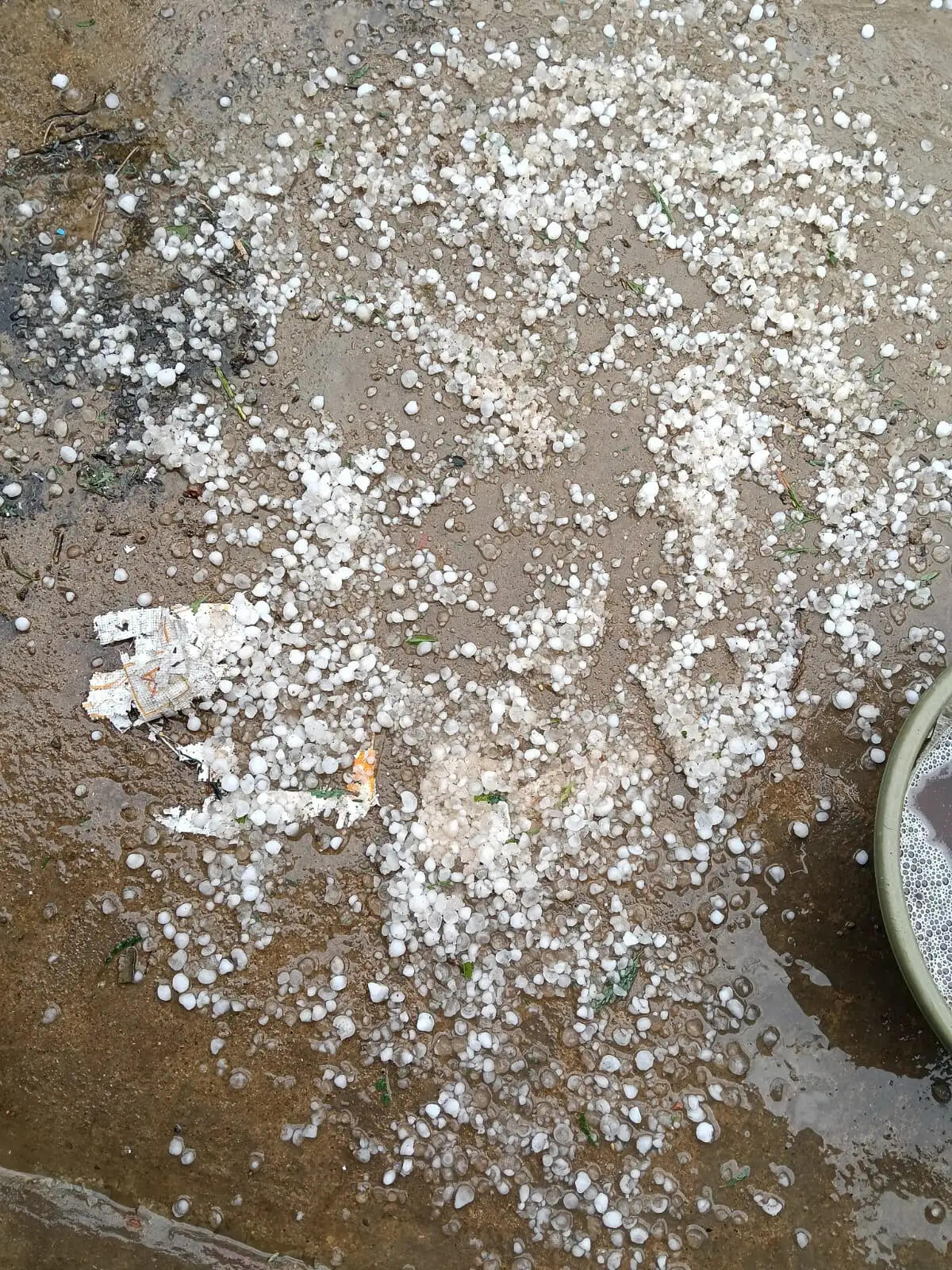 ओलावृष्टि पर प्रशासन अलर्ट, डीएम के निर्देश से राजस्व टीमें गांव-गांव पहुंचीं