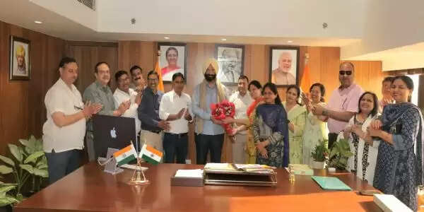 मंत्री सिरसा ने किया डीकेवीआईबी कर्मचारियों के वित्तीय उन्नयन से जुड़े मुद्दों का समाधान