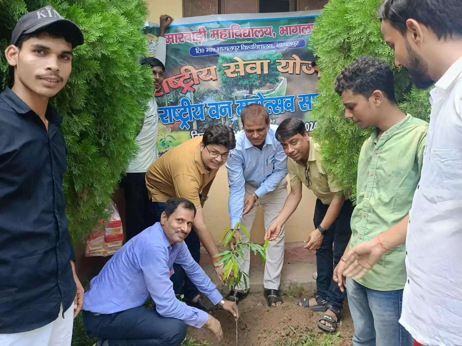 पौधारोपण कर राष्ट्रीय वन महोत्सव सप्ताह का किया गया उद्घाटन