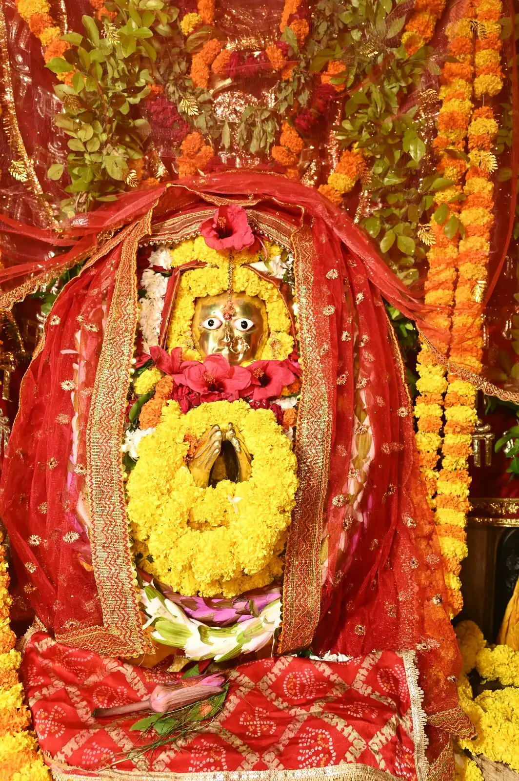 श्री काशी विश्वनाथ की नगरी में पंडालों में विराजे भगवान गणेश, चहुंओर गणपति बप्पा मोरिया की गूंज