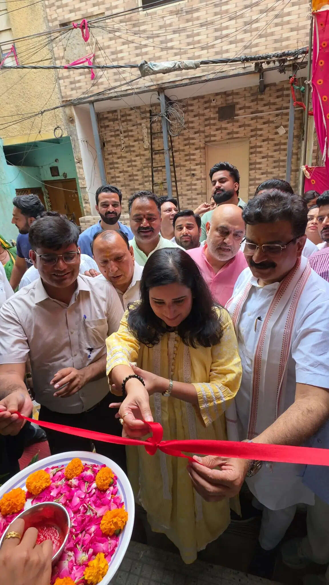 बांसुरी स्वराज ने किया रैगर पुरा में आरोग्य मंदिर का उद्घाटन