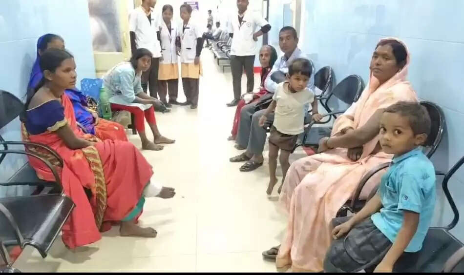 नारागांव के 10 लोगों को पालतू कुत्ते ने काटा, जिला अस्पताल में एंटी रेबीज वैक्सीन लगाया गया