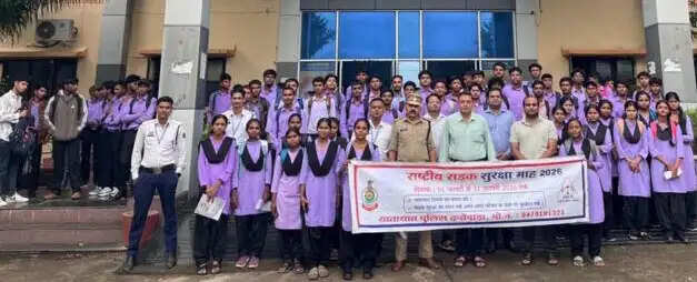 एनएमडीसी डीएवी पॉलिटेक्निक के विद्यार्थियों को यातायात नियमों की दी जानकारी