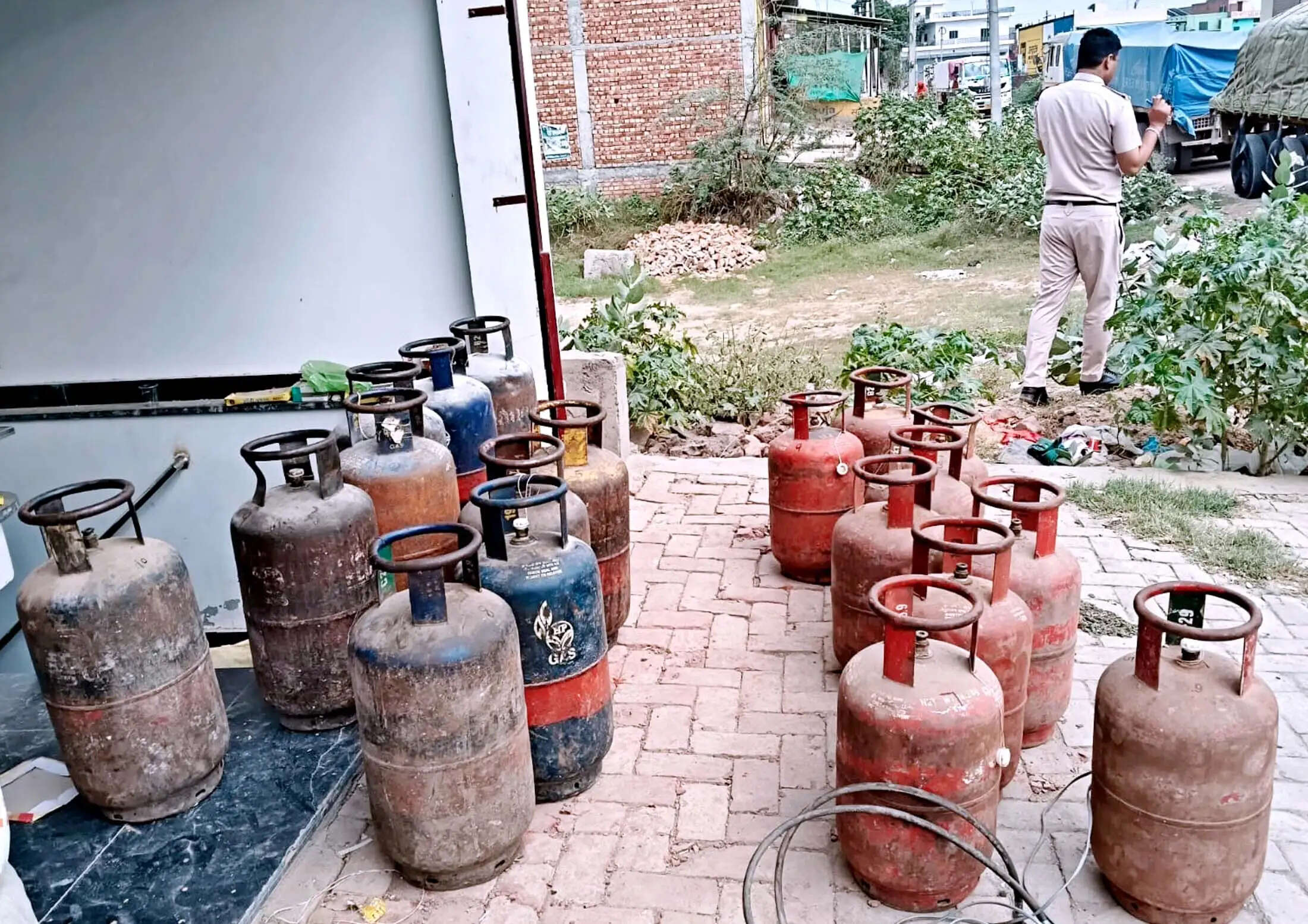 जींद : सीएम फ्लाइंग ने मारा छापा, 19 गैस सिलेंडर बरामद