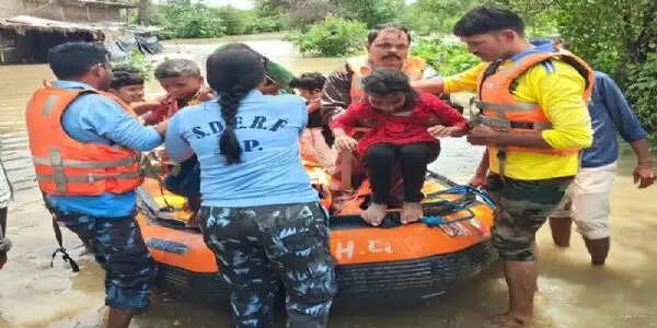 मप्र में भारी बारिश और बाढ़ से बिगड़े हालात, रेक्स्यू दल ने बचाईं 98 जिंदगियां