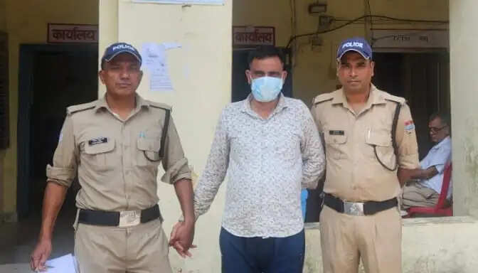 मालिश के बहाने बुजुर्ग का सोने का गहना उड़ाने वाला गिरफ्तार