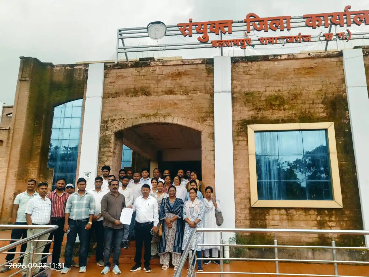गिरदावरी प्रक्रिया में बदलाव का पटवारियों ने किया विरोध, कलेक्टर को सौंपा ज्ञापन