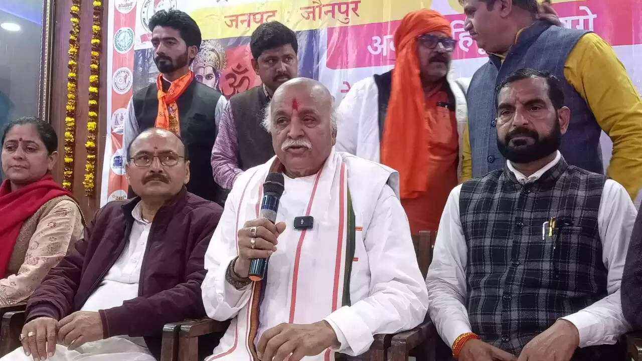 बहन - बेटियों को सुरक्षित करने की ट्रेनिंग देगा हिंदू परिषद : डॉ प्रवीण तोगड़िया