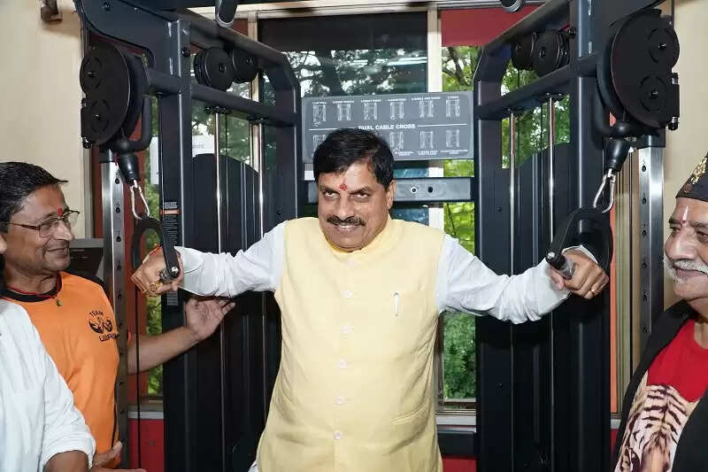 उज्जैनः प्रेस क्लब में भगवान श्री गणेश की आरती में शामिल हुए मुख्यमंत्री डॉ. यादव