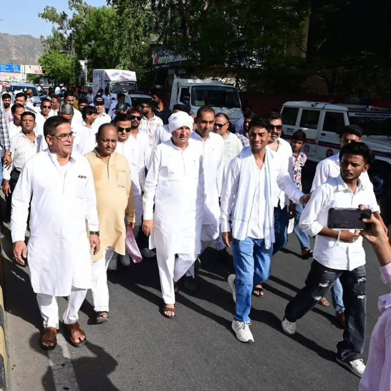 पेट्रोल, डीजल व रसोई गैस के बढ़ते दामों के विरुद्ध कांग्रेस का प्रदर्शन, राज्यपाल के नाम ज्ञापन