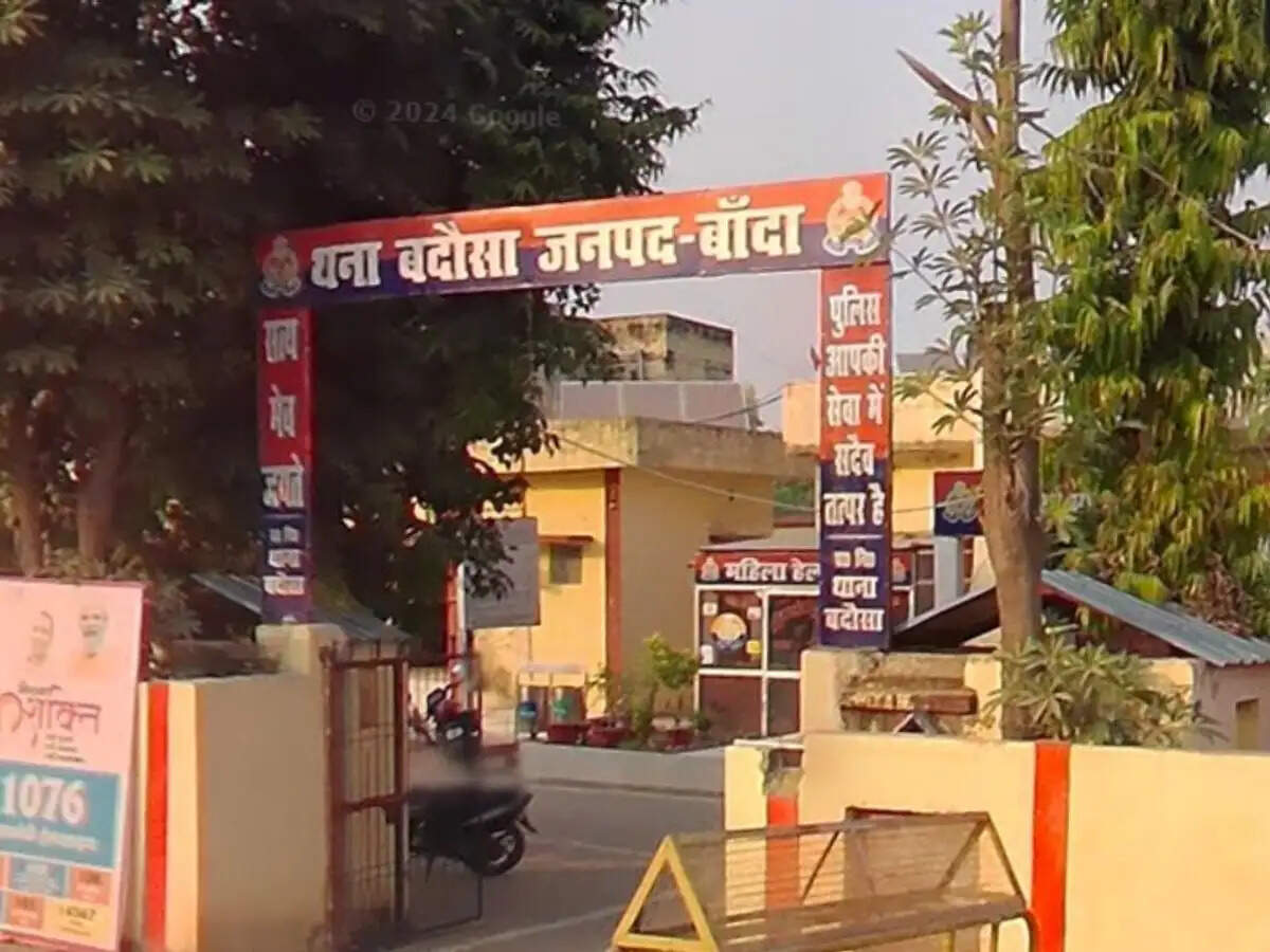कार-ई रिक्शा की आमने-सामने टक्कर, चालक की मौत