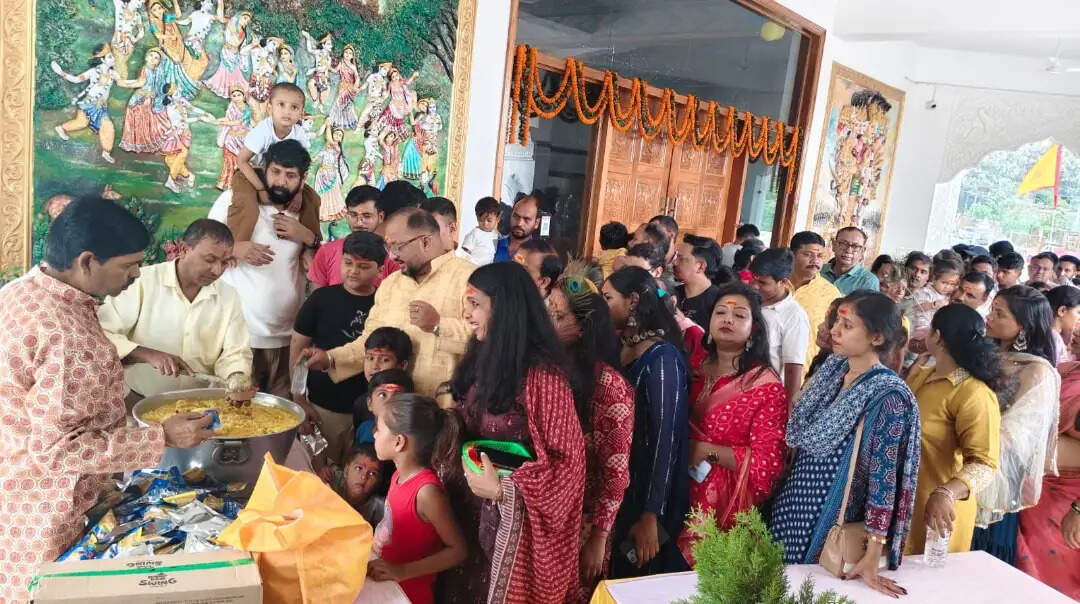 प्रणामी मंदिर में महानवमी-विजयादशमी की धूम, श्रद्धालुओं ने किया प्रसाद ग्रहण