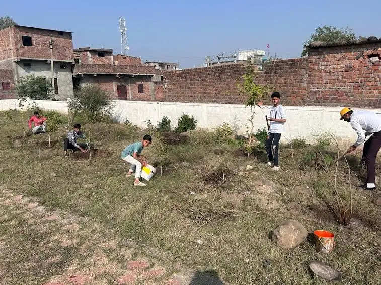 मंदसौर: गायत्री परिवार ने कुबेर मंदिर में स्वच्छता का द्वितीय चरण चलाया