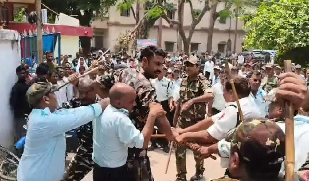 मायागंज अस्पताल में सुरक्षाकर्मियों के बीच चली लाठियां