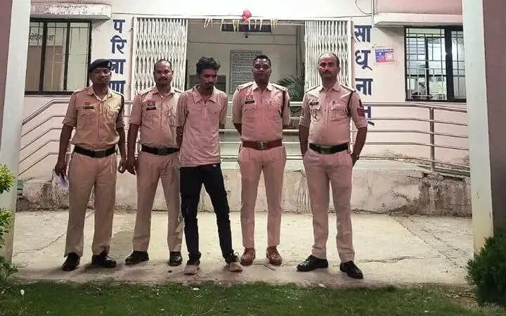बलरामपुर : गढ़वा से अंबिकापुर ले जाई जा रही नशीले इंजेक्शन की खेप जब्त, एक आरोपित गिरफ्तार