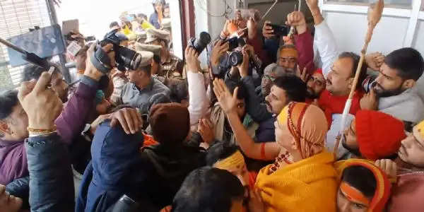 मूल विश्वनाथ मंदिर की परिक्रमा कर उनको हम प्रणाम करना चाहते हैं : स्वामी अविमुक्तेश्वरानंद