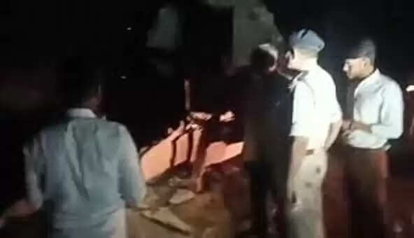 डबराः झोपड़ी में आग लगने से अंदर सो रही&nbsp;पांच साल की मासूम&nbsp;बच्ची की&nbsp;जिंदा जलकर&nbsp;मौत