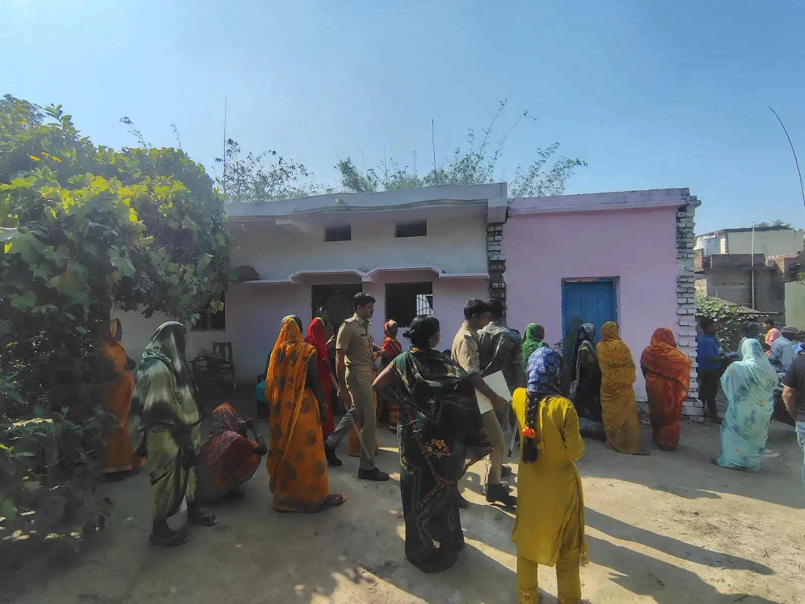 प्रेम प्रसंग के विवाद में तालाब में कूदी पत्नी, बचाने उतरे पति की भी डूबने से मौत