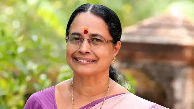 केरल की पूर्व माकपा विधायक पी. आयशा पोट्टी कांग्रेस में शामिल