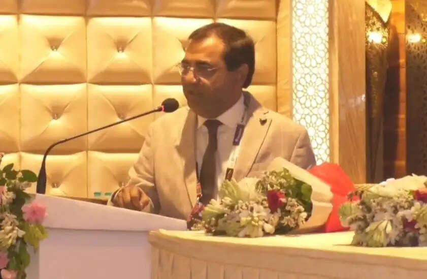 नेत्र रोगों के आधुनिक इलाज और सर्जरी में नई तकनीकों के आदान-प्रदान पर जोर : डॉ. शरद बाजपेई