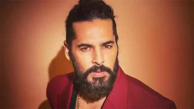 मीठी नदी सफाई घोटाला मामले के एक्टर डिनो मोरिया सहित कई ठिकानों पर ईडी की छापेमारी