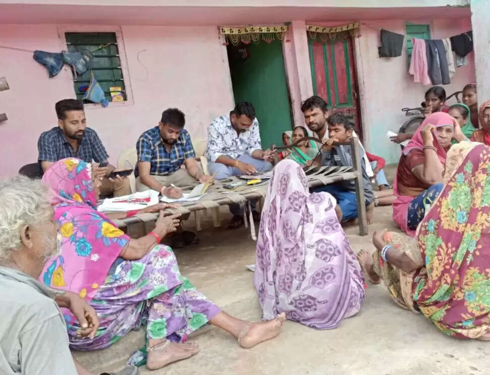 झाबुआ: राष्ट्रव्यापी अभियान में प्राप्त आवेदनों का सफलतापूर्वक किया जा रहा है निराकरण