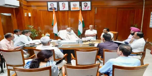 हरियाणा रोडवेज में&nbsp;यात्रियों की सुविधा के लिए एक&nbsp;माह&nbsp;में&nbsp;लांच&nbsp;हाेगा&nbsp;मोबाइल ऐप: अनिल विज